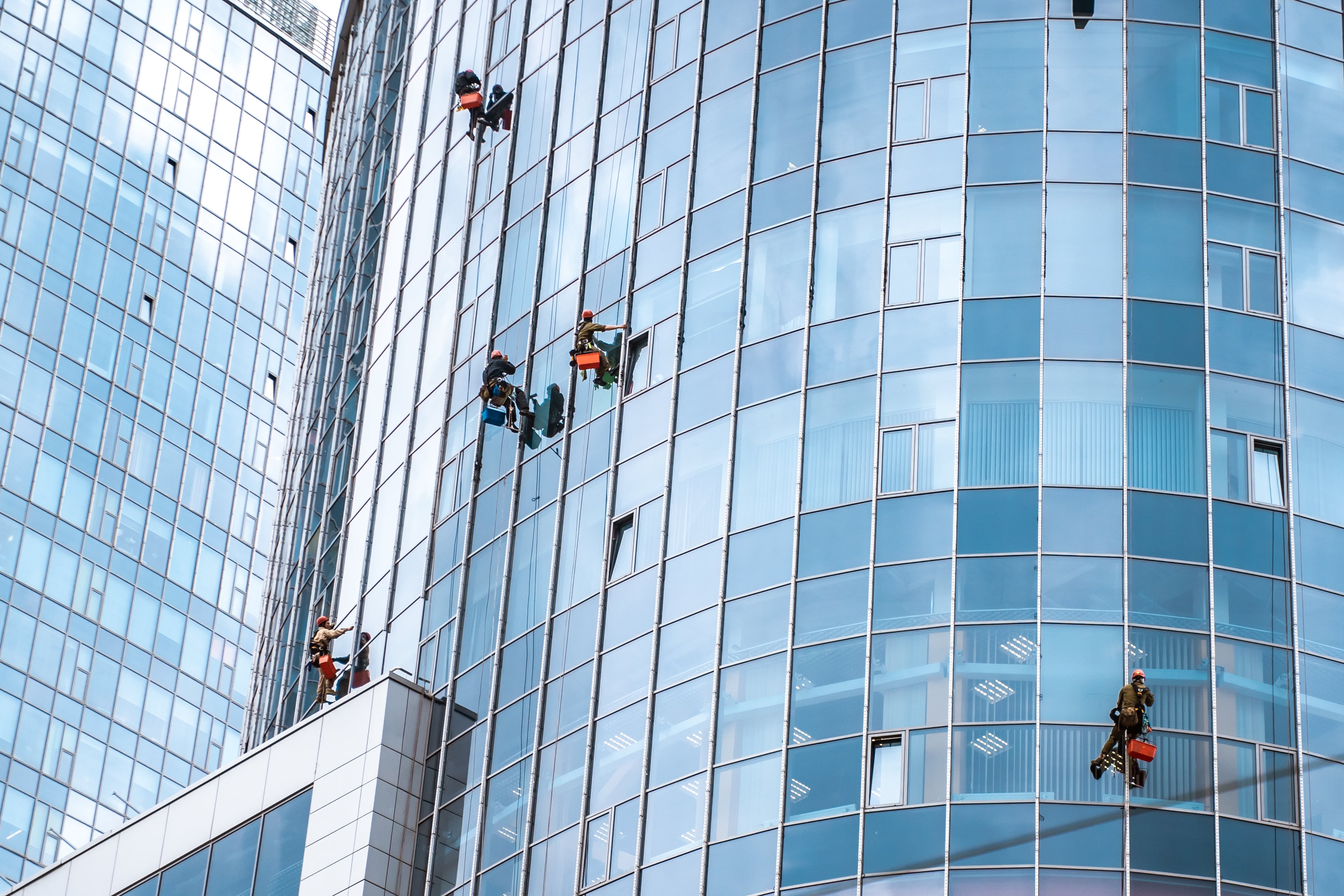 Commercial glass facade and exterior building cleaning in Mumbai